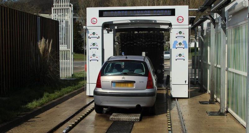  - "Du jamais vu", une femme coincée par un rouleau dans une station de lavage