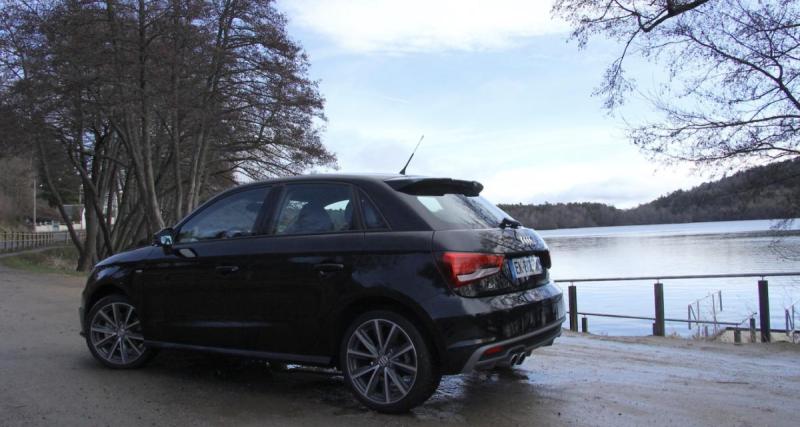  - Une Audi percute une voiture de police en intervention et fait de gros dégâts