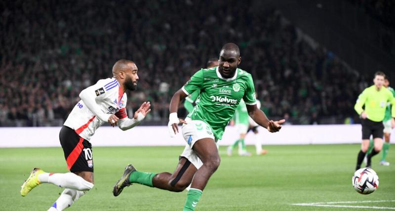  - ASSE - OL : le match est arrêté après un projectile jeté sur l'arbitre assistant