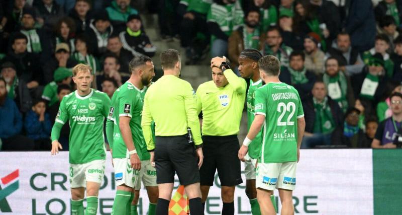  - ASSE - OL : ce que les Verts risquent après le jet de projectile sur l'arbitre de touche