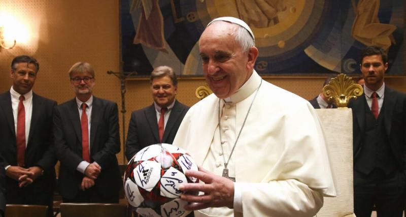  - La disparition du Pape François choque le monde du football !