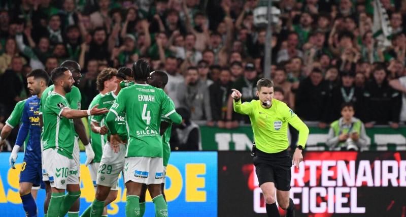  - ASSE – OL : l'échange audio déroutant entre Letexier et le car du VAR