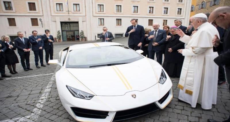  - Lamborghini, Fiat 500 et papamobile électrique : les voitures du Pape François