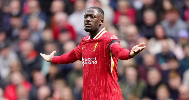  - Liverpool : MacAllister chambre Konaté avec un drapeau argentin