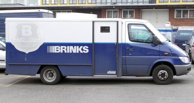  - Un camion de la Brink’s perd 270 000 €, une pluie de billets affole la rue