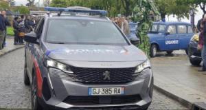 Il fuit la police en laissant sa femme enceinte, son bébé et son frère dans la voiture lors d'un contrôle