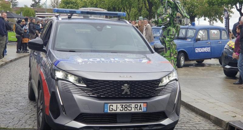  - Il fuit la police en laissant sa femme enceinte, son bébé et son frère dans la voiture lors d'un contrôle