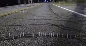 Une route truffée de clous sur 500 mètres sabote de nombreuses voitures