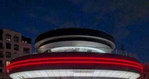 Elon Musk laisse l'automobile de côté et se lance dans la... restauration avec un "Tesla Diner" mêlant années 1950 et style futuriste