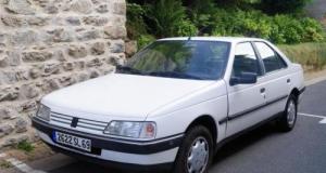 Il tente des drifts en Peugeot 405… et se ridiculise sur Instagram