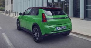 Ventes de voitures électriques : la Renault 5 largement en tête sur le début d’année, le Tesla Model Y dévisse