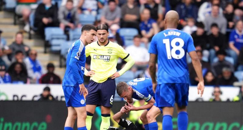  - La scène lunaire proposée par Vardy, qui siffle à la place de l'arbitre une fin d'action
