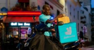 L'entreprise Deliveroo rachetée par un concurrent pour plus de 3 milliards d'euros