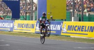 Johann Zarco déjà sur le podium du MotoGP au Mans, lors d'une course spéciale