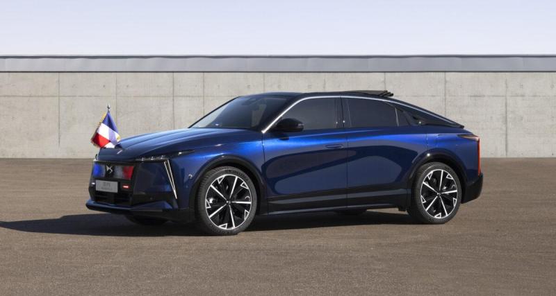  - Emmanuel Macron a roulé en DS N°8 “Présidentielle” électrique pour les commémorations du 8 mai