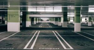 Coincée plus de deux ans dans un parking automatique, sa camionnette lui coûte 47 000 euros