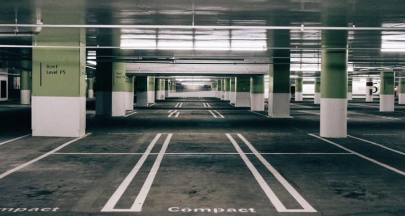  - Coincée plus de deux ans dans un parking automatique, sa camionnette lui coûte 47 000 euros
