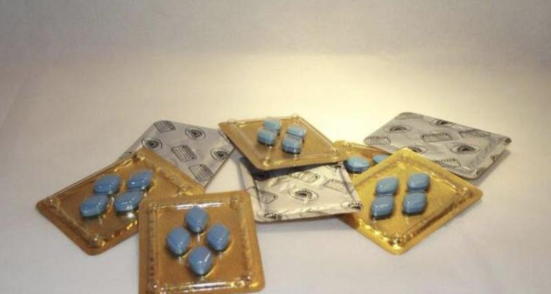  - Interpellé initialement pour un comportement dangereux sur les routes, 10 000 pilules de Viagra sont retrouvées dans la voiture d’un conducteur