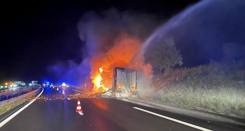  - Un camion prend feu sur l'A9 : le trafic interrompu toute la nuit