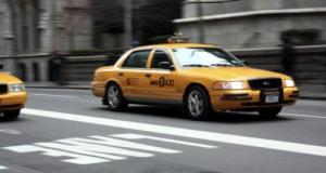 Un chauffeur de taxi et un ministre britannique s'accusent de vol, la justice s'en mêle