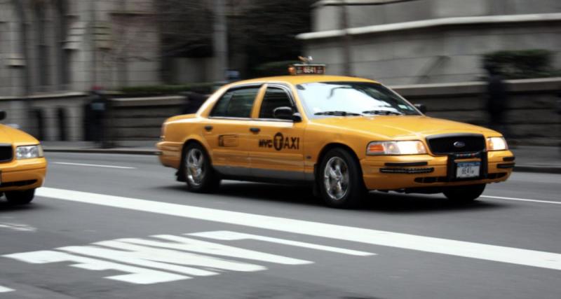  - Un chauffeur de taxi et un ministre britannique s'accusent de vol, la justice s'en mêle