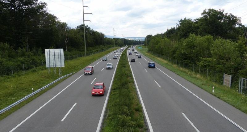  - Flashé à 214km/h sur l’Autoroute, ce conducteur Allemand est dénoncé au Ministère public