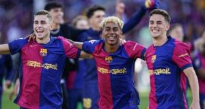 Chapeau et cigare, un joueur du Barça régale pendant les célébrations du titre !