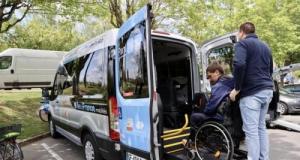 Une enseignante en fauteuil roulant lance un appel à l’aide pour financer un nouveau véhicule adapté, le prix est exorbitant