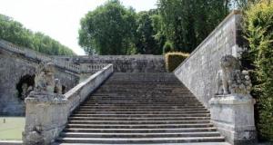 Ivre, il descend un escalier en voiture alors qu'il n'avait que 100 mètres à faire