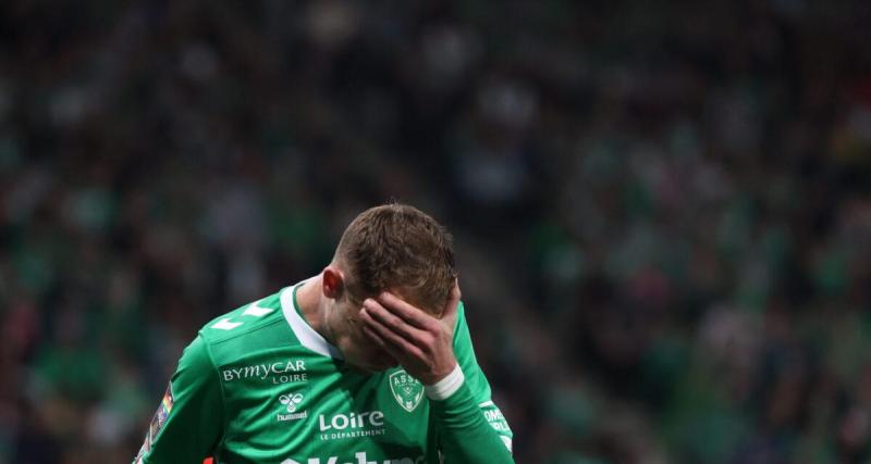  - Saint-Étienne : une large refonte de l'effectif est attendue après la relégation en Ligue 2.