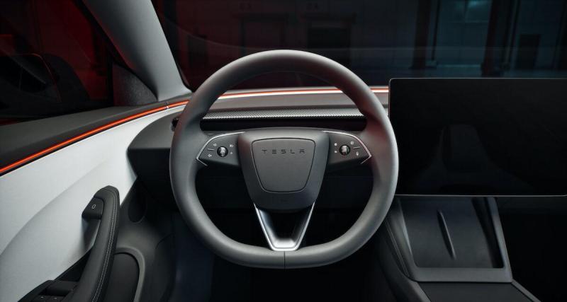  - Une Tesla en conduite autonome sur la place de l'Etoile à Paris, cette vidéo impressionne