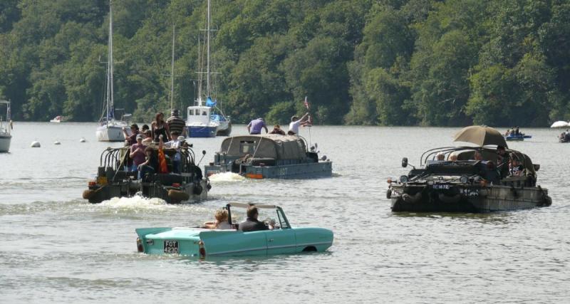  - Mal guidée par son GPS, une voiture termine sa course dans une rivière
