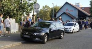 Un conducteur s’énerve contre une voiture jugée trop lente… c’était une voiture banalisée de police