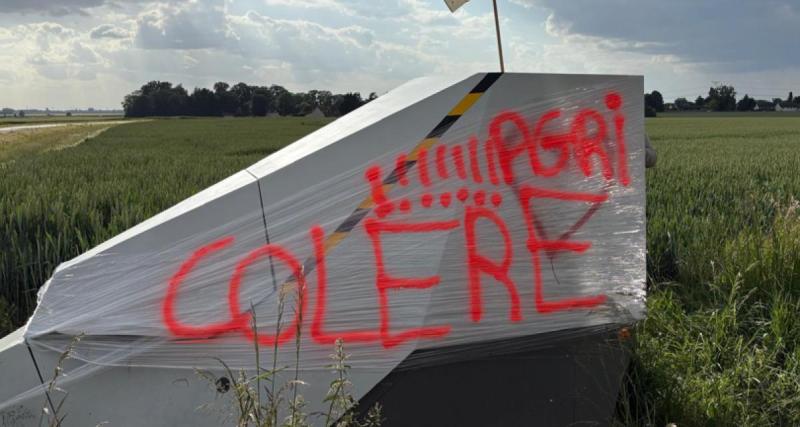  - Proche de Paris, les agriculteurs bloquent les routes et bâchent les radars, nouvelle opération prévue ce lundi