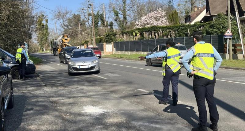  - Les gendarmes interpellent un conducteur sur le bas-côté... Ils le retrouvent en pleurs