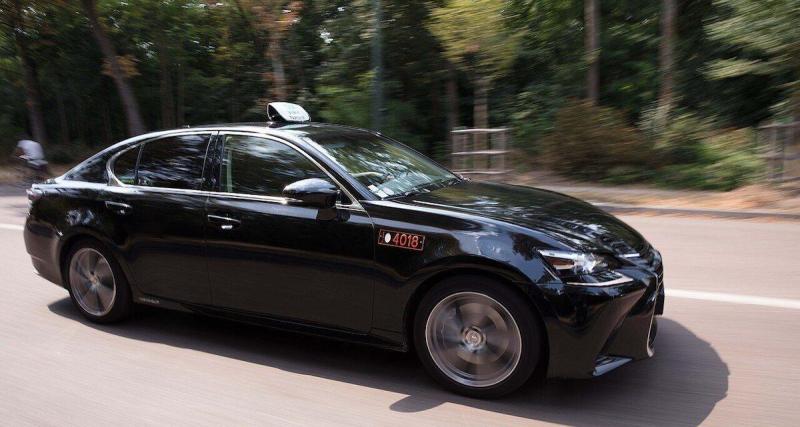  - Les chauffeurs de taxi bloquent le périphérique parisien, une action coup de poing !
