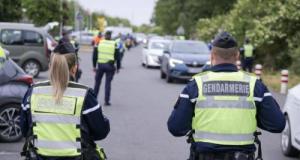 Flashé à plus de 150 km/h sur une route limitée à 50, ce conducteur tente de se cacher dans les hautes herbes