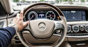 Il achète une voiture neuve… et découvre qu’elle klaxonne toute seule