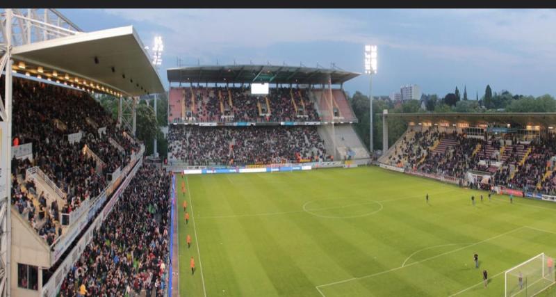  - FC Metz : des autocollants collectors retrouvés sur une vieille Peugeot 403