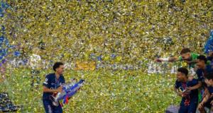 PSG : les images folles de la parade sur les Champs-Élysées