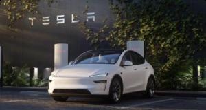 Tesla vend toujours aussi peu de voitures mais retrouve des couleurs en bourse