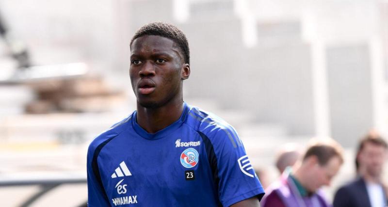  - Strasbourg : Mamadou Sarr en direction de l'Angleterre