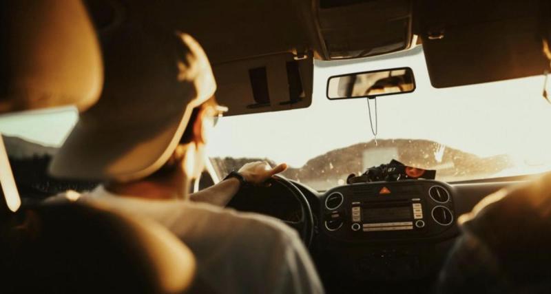  - Pour aller à la piscine, un ado de 15 ans prend la voiture de sa mère et percute trois véhicules… Elle l’emmène au poste