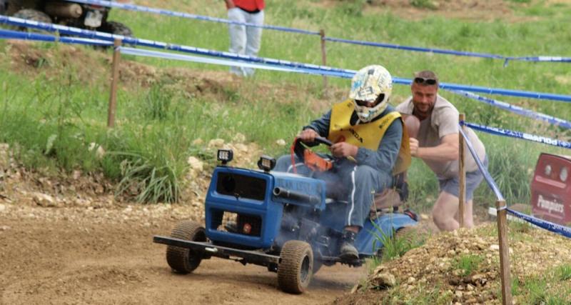  - Une course pas comme les autres, les tracteurs tondeuses font le show