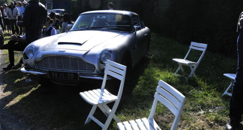  - Les gendarmes interpellent une fourgonnette sur l’autoroute… Quatre passagers sont installés sur des chaises de jardin