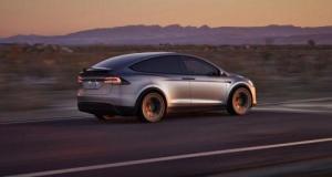 Tesla met à jour deux de ses modèles et n'oublie pas d'augmenter leurs prix