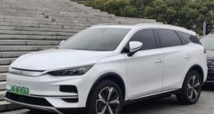 Suite à leur qualification en Coupe du Monde, les joueurs d’une équipe nationale reçoivent une voiture électrique BYD.