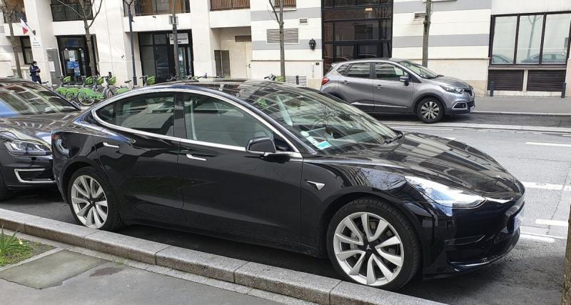  - Une Tesla en mode autonome termine sa course face à un train... Les ennuis continuent pour Elon Musk