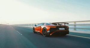 Ce YouTubeur ose 3 300 km avec une Lamborghini accidentée et défectueuse !