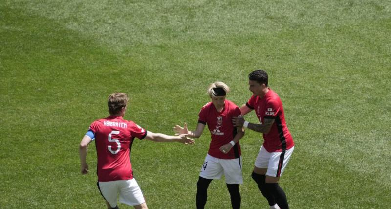  - Les Urawa Red Diamonds créent une énorme surprise, battant l'Inter à la pause !